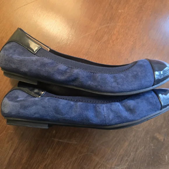 Vionic Tiegan Navy Blue, Cap Toe Flats - Picture 5 of 9